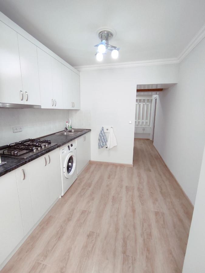 Renovated 1 Bedroom With King Size Bed In Kentron 耶烈万 外观 照片