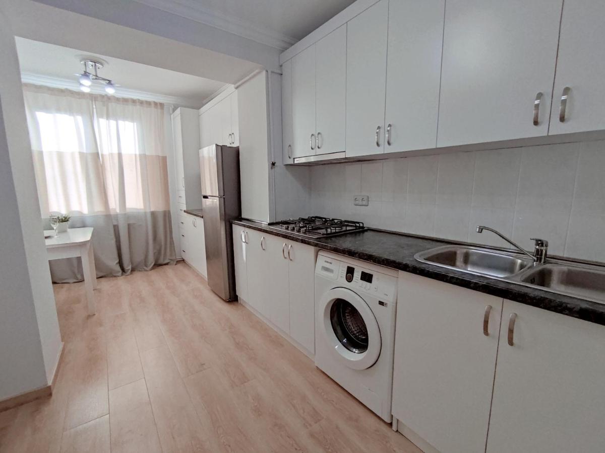 Renovated 1 Bedroom With King Size Bed In Kentron 耶烈万 外观 照片